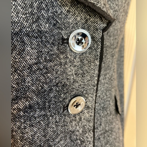 White House Black Market~Sweet~Ruffle Collar~Button Closure~Short Blazer~Size 2 - Picture 10 of 16